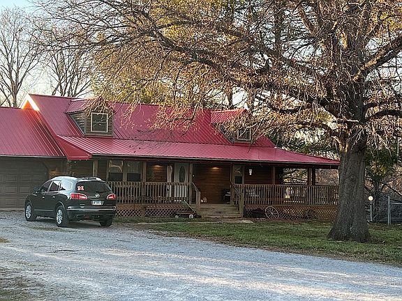 2nd image of 321 Maes Rd