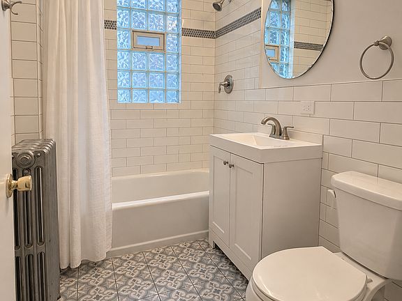 5th image of 1615 W Belle Plaine Ave #2