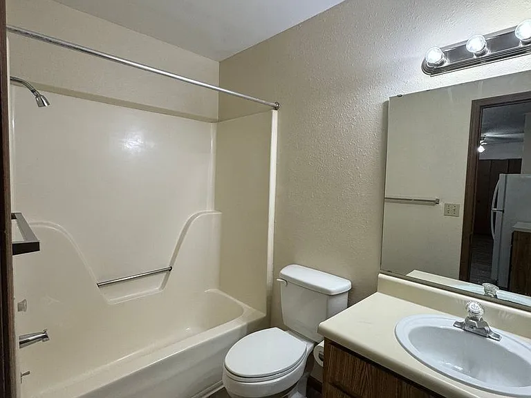 Kentwood Apartments — Photo 11