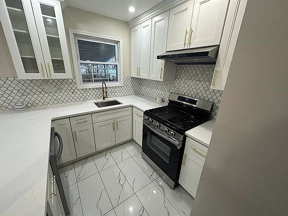 3rd image of 16438 76th Rd