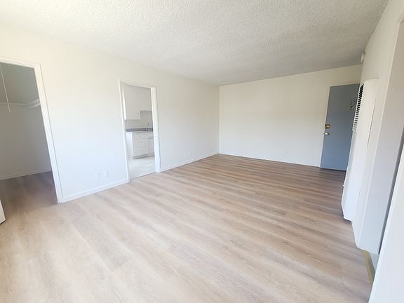 2nd image of 432 S Manhattan Pl APT 15