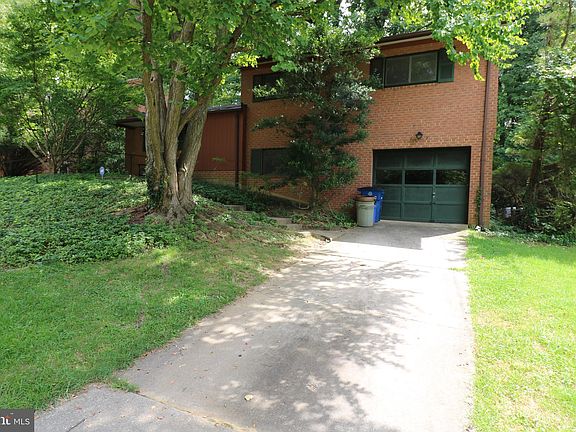 2nd image of 7924 Maryknoll Ave