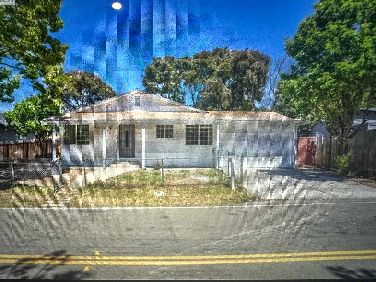 1146 Lewis Ave photo 1