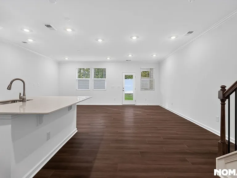 104 Tree Moss Ct — Photo 8
