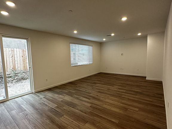 3rd image of 1735 Eiffel St