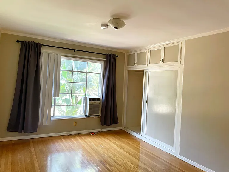3200 Rowena Ave — Photo 19