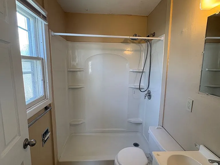504 Howard Ave — Photo 10