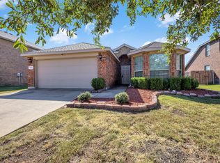 511 Magnolia Dr, Nevada, TX 75173