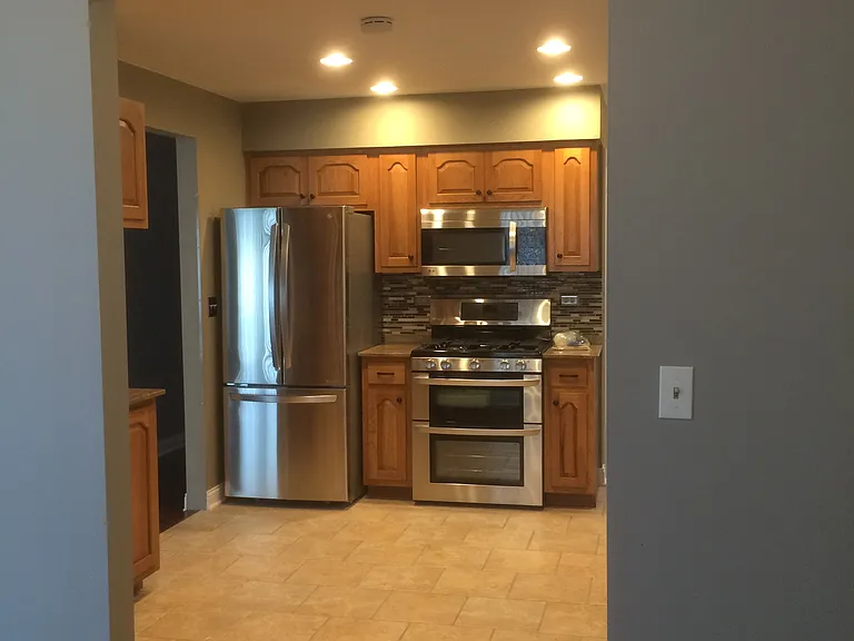 2241 Lee St — Photo 16