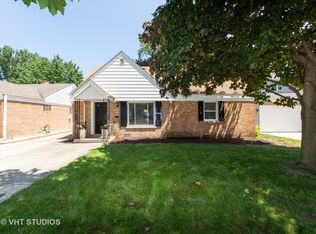 815 N Kennicott Ave, Arlington Heights, IL 60004