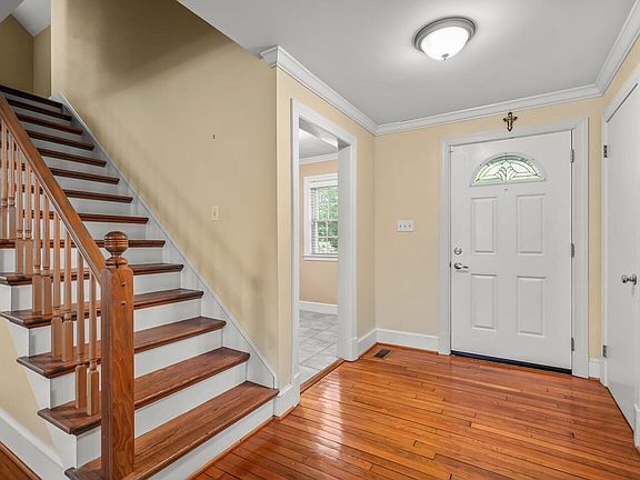 5th image of 817 W High St