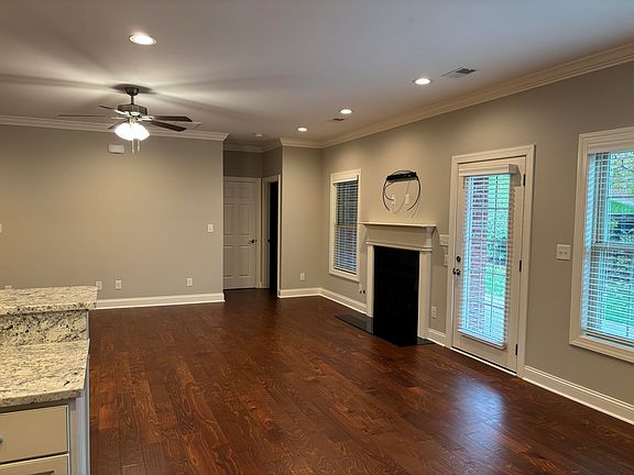 3rd image of 1104 Leawood Dr