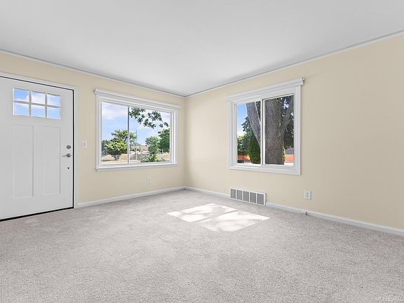 4th image of 20626 Ridgemont Rd
