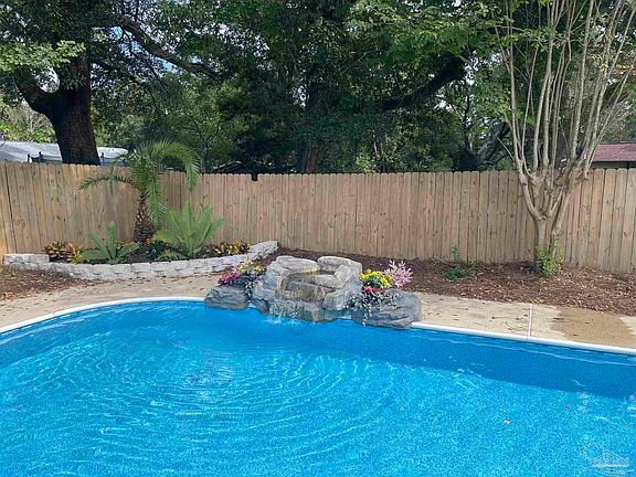 4th image of 4850 Woodcliff Dr