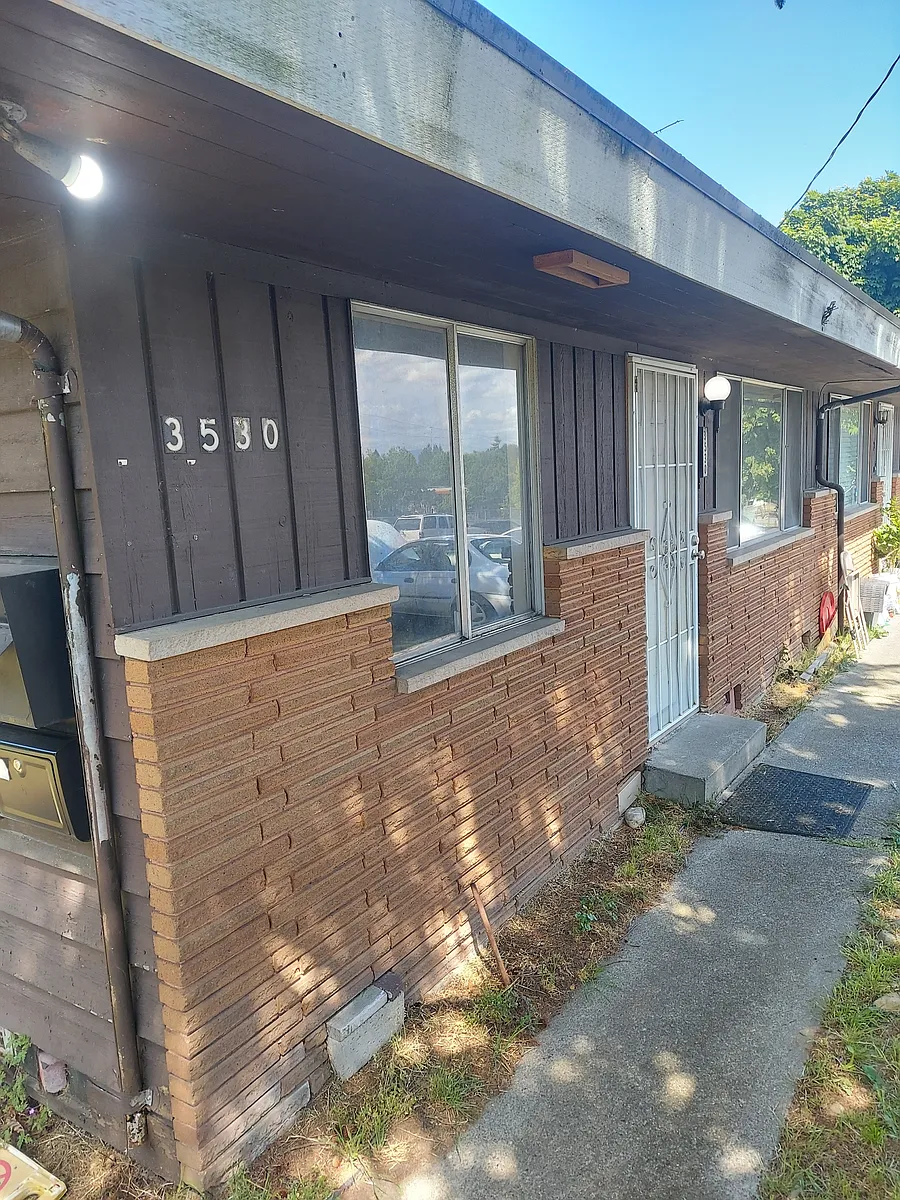 Photo 2 of 9 - 3530 S 146th St #1 - Tukwila, WA Building Photo - 3530 S 146th St #1