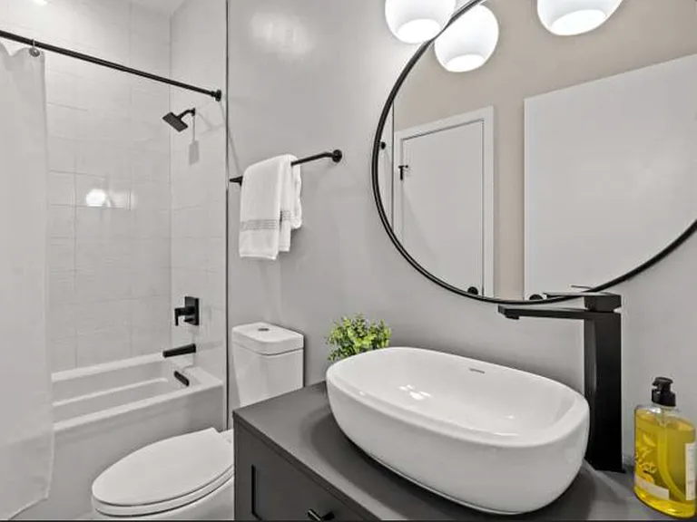 732 15th St SE #6 — Photo 9