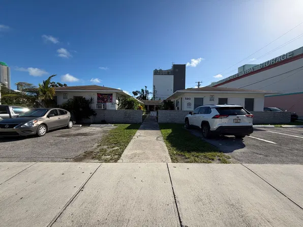 Studio - Centrally located- Walking distance to Brickell!