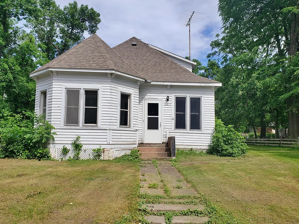 201 Main St S