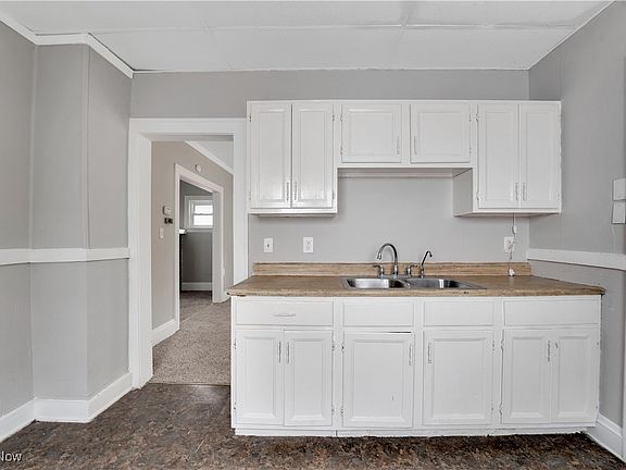 4th image of 13624 S Parkway Dr