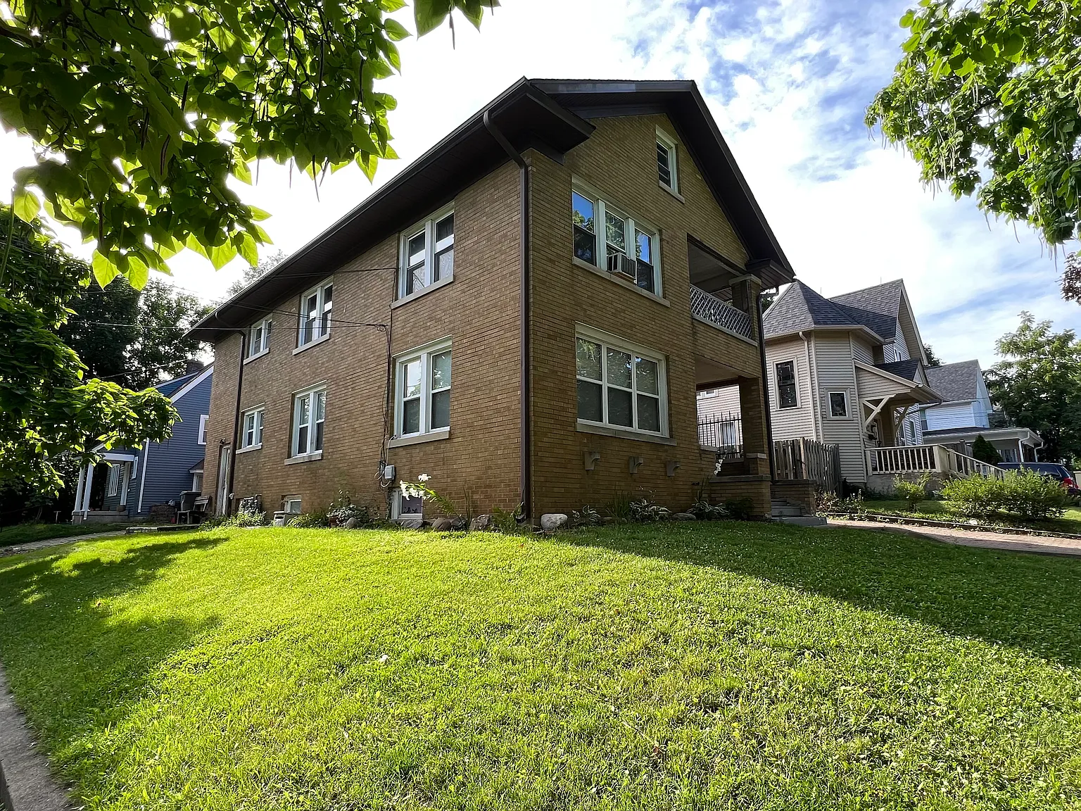 3 bed, 1100 sqft, $1,850 — Photo 3