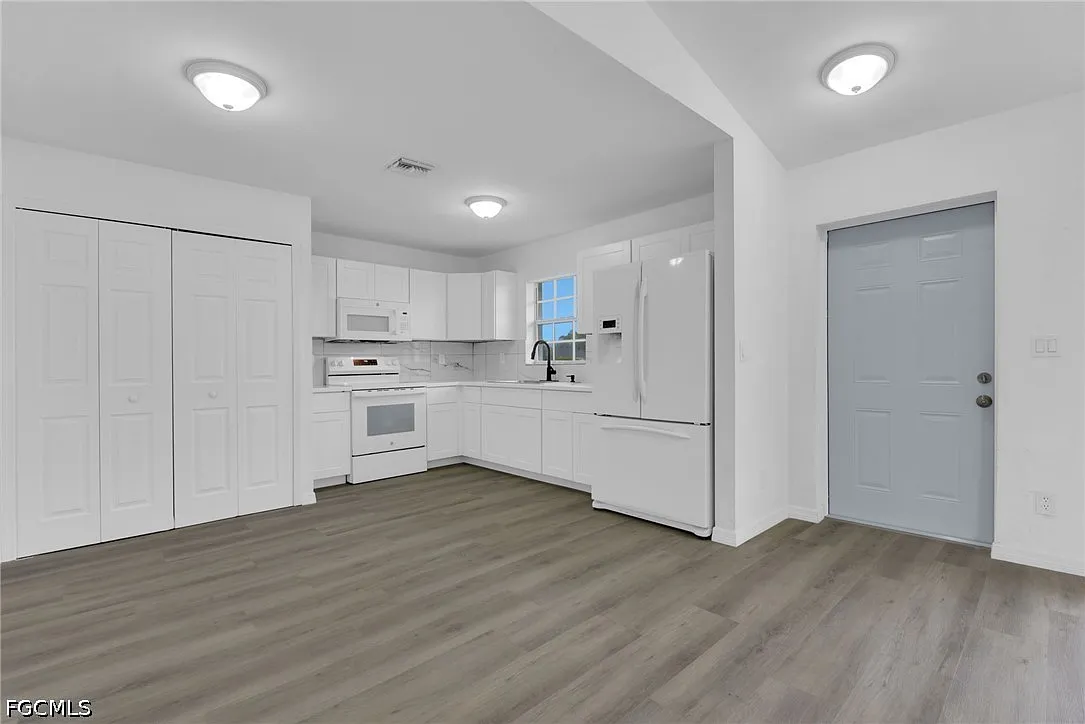 3 bed, 2.0 bath, 988 sqft, $1,800 — Photo 2