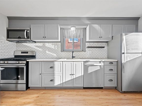 5th image of 176 Eileen Dr