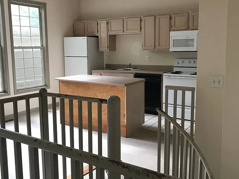 308 W Green St — Photo 1