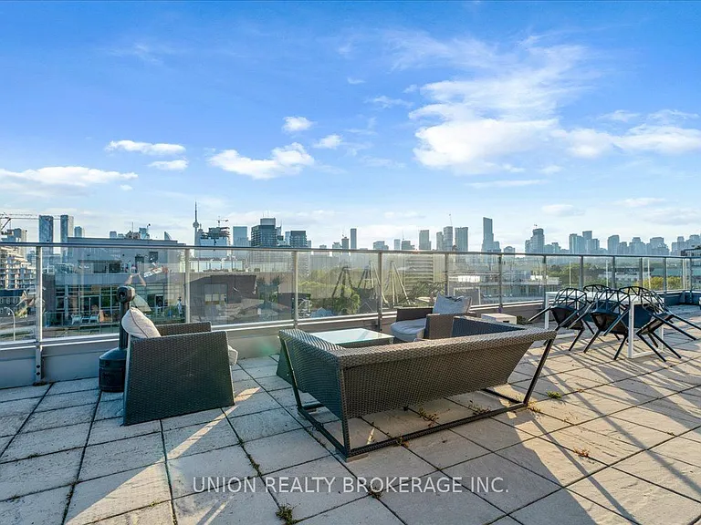569 King St E #404 — Photo 32
