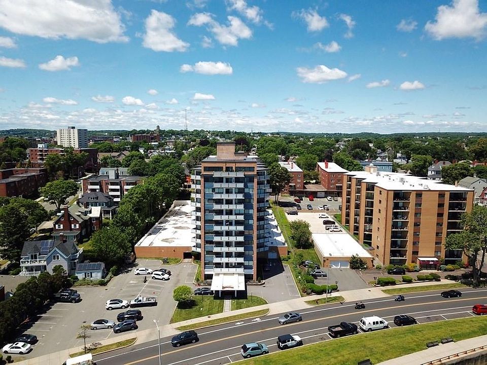 1st image of 300 Lynn Shore Dr APT 302