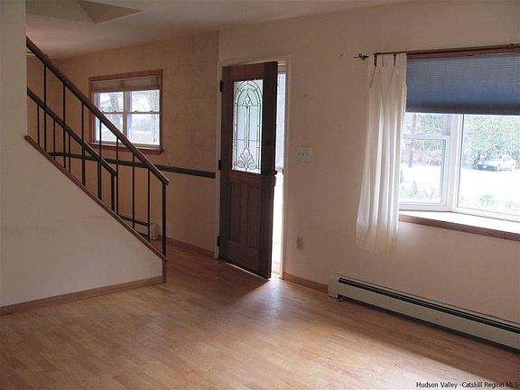 3rd image of 32 Brittany Dr
