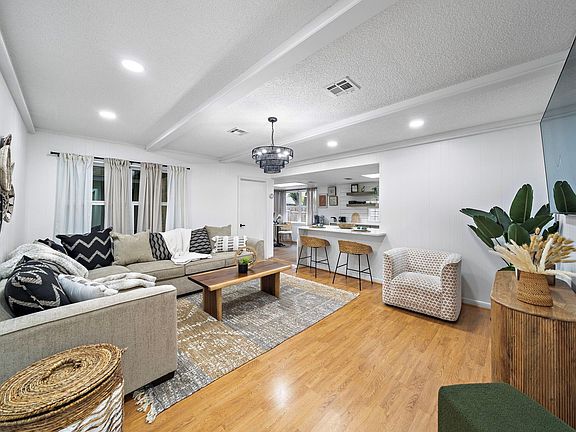 3rd image of 610 Acapulco Village Dr