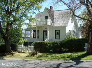 285 S 1st St, Central Point, OR 97502