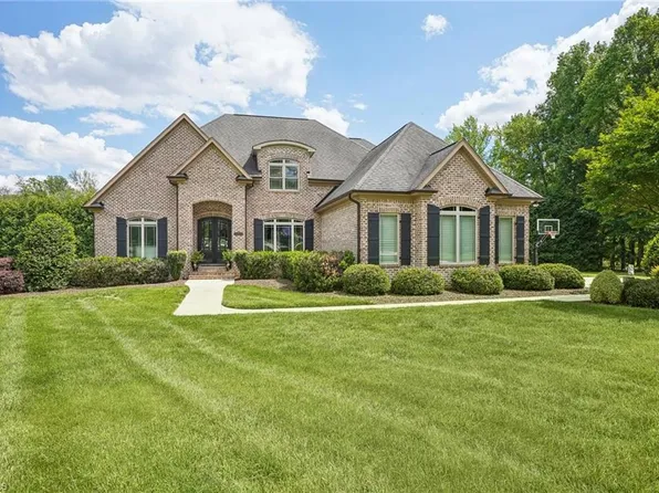 5200 Harley Stafford Dr, Oak Ridge, NC 27310