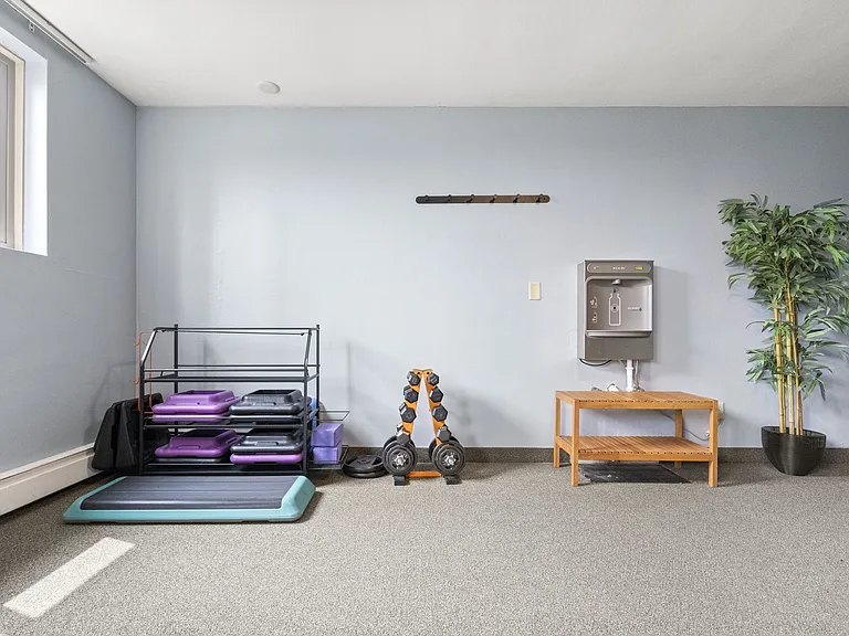 West End Apartments — Photo 31