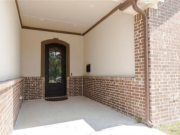 3rd image of 4401 Eileen St
