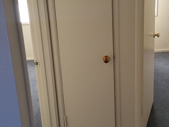Hall/Closet