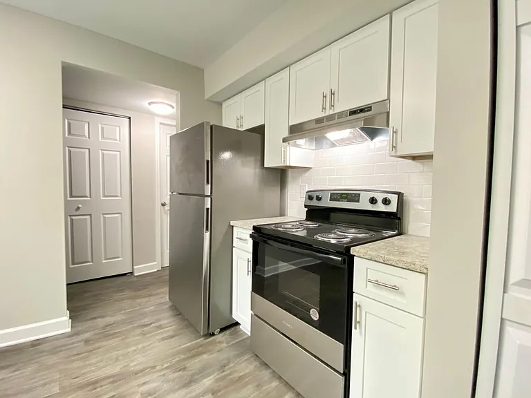 1033 Seasons Pkwy #1033 — Photo 4