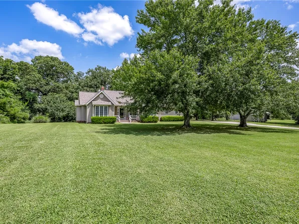 13946 Fairmount Rd, Siloam Springs, AR 72761