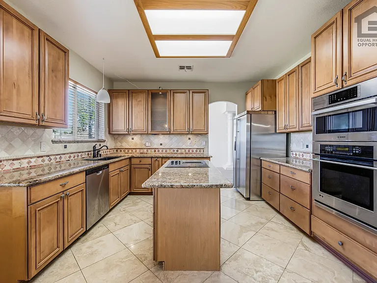 6288 W Rose Garden Ln — Photo 1