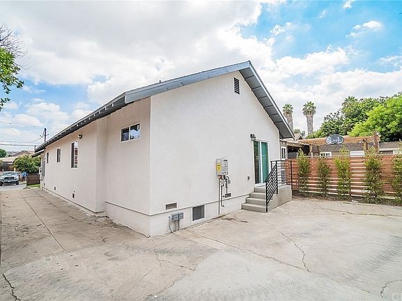 Rear of house - with back-door access
(trees have matured since this photo was taken)