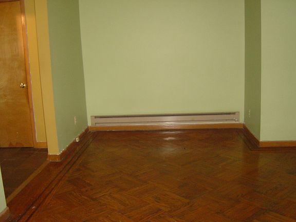Wood flrs throughout