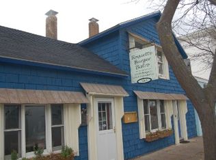 103 Park Ave, Charlevoix, MI 49720