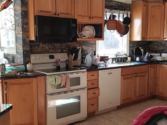 4th image of 9 Hunt Farms Ct