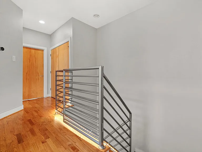 1410 Knox St — Photo 21