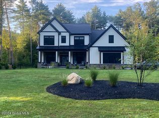 9 Forest Hills Blvd, Rensselaer, NY 12144