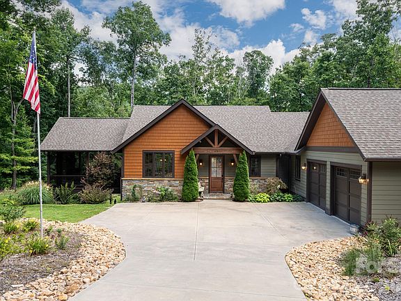 2nd image of 403 Thunder Mountain Rd