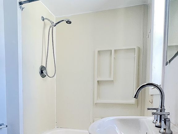 4th image of 314 University Blvd APT 3
