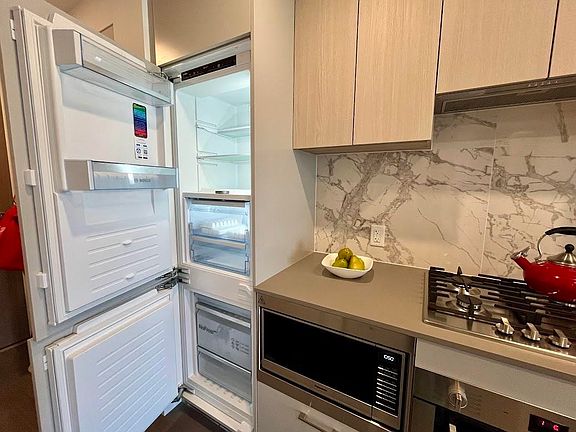 5th image of 6468 Willingdon Ave #2008