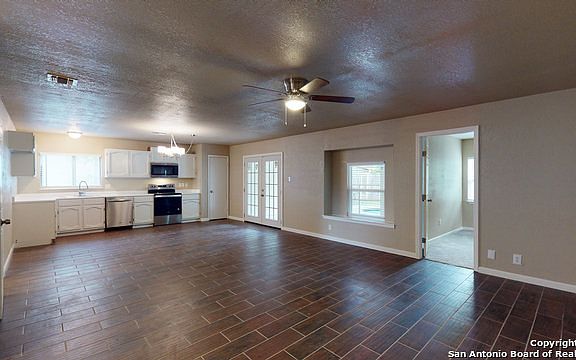 5th image of 1026 Honey Tree St