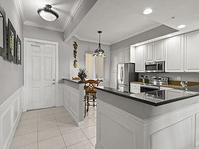 5th image of 4 Harbour Isle Drive E #106